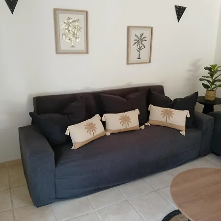 Дом отдыха Jolie Maison De Bourg Situee A 300m De La Riviere *