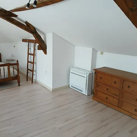 Дом отдыха Jolie Maison De Bourg Situee A 300m De La Riviere *